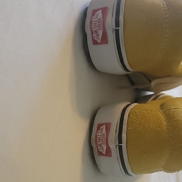 Vans Yellow Sneakers with White Laces and Rubber Toe Cap - Picture 3 of 6